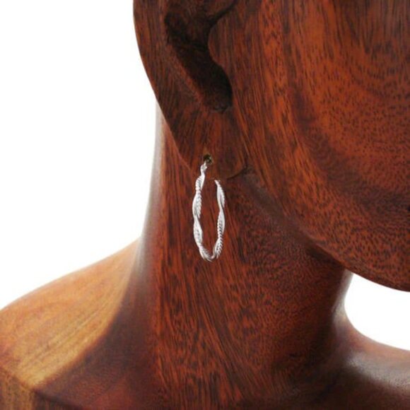 STERLING SILVER TWISTING ROPE DESIGN ROUND HOOP EARRING - Picture 2 of 2